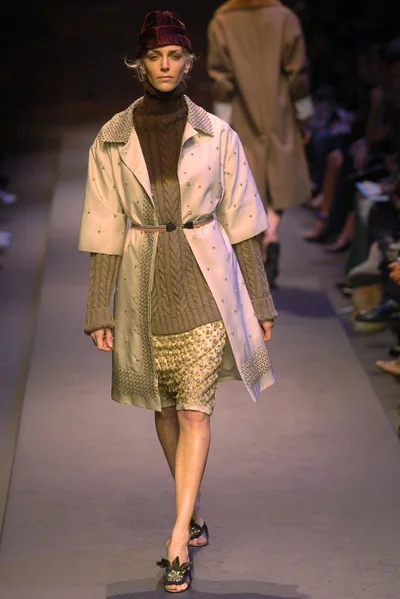 Look 18